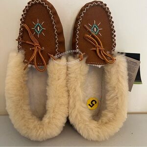 Bastien Industries Sz 5  Indigenous Made in Canada Moccasins
